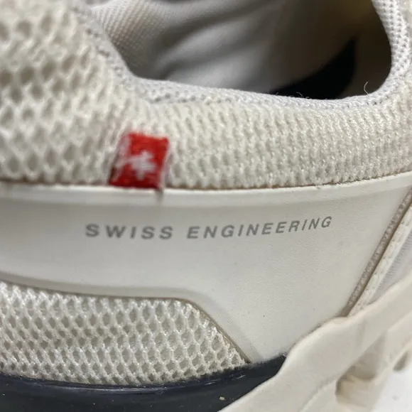 On Running/On Cloud, Women's White Athletic Shoes, Size W8.5,