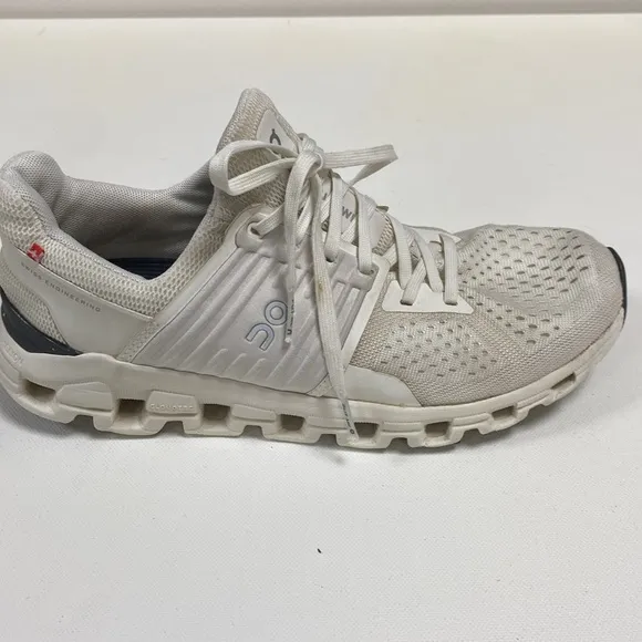 On Running/On Cloud, Women's White Athletic Shoes, Size W8.5,