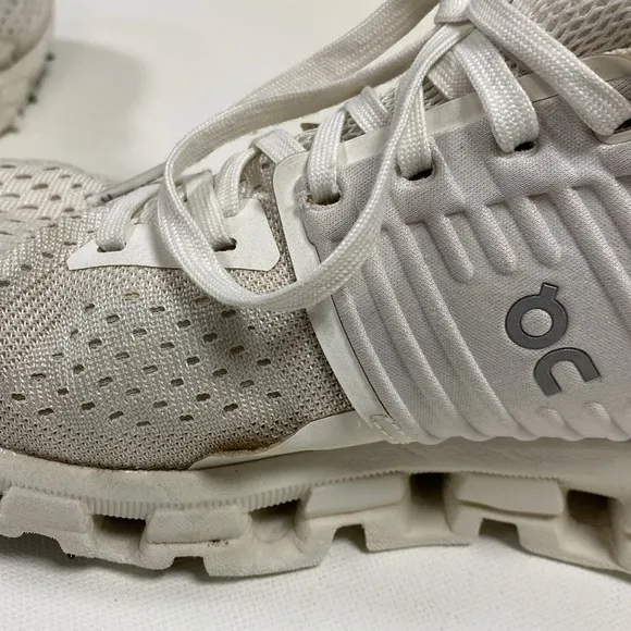 On Running/On Cloud, Women's White Athletic Shoes, Size W8.5,