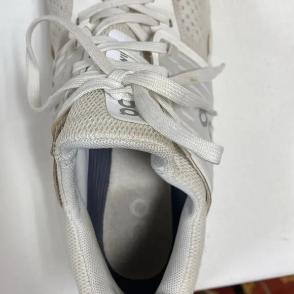 On Running/On Cloud, Women's White Athletic Shoes, Size W8.5,