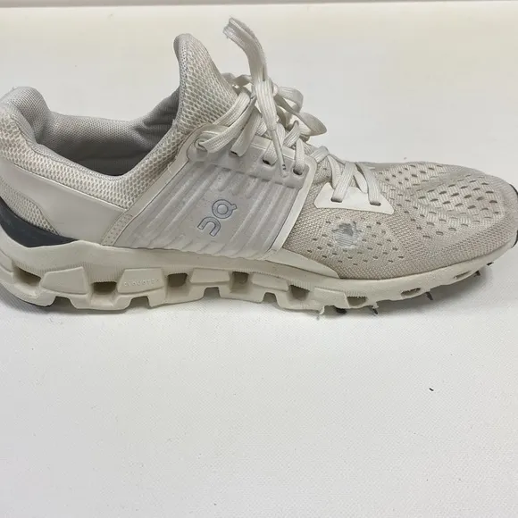 On Running/On Cloud, Women's White Athletic Shoes, Size W8.5,