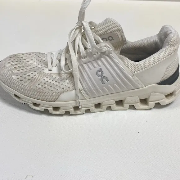 On Running/On Cloud, Women's White Athletic Shoes, Size W8.5,