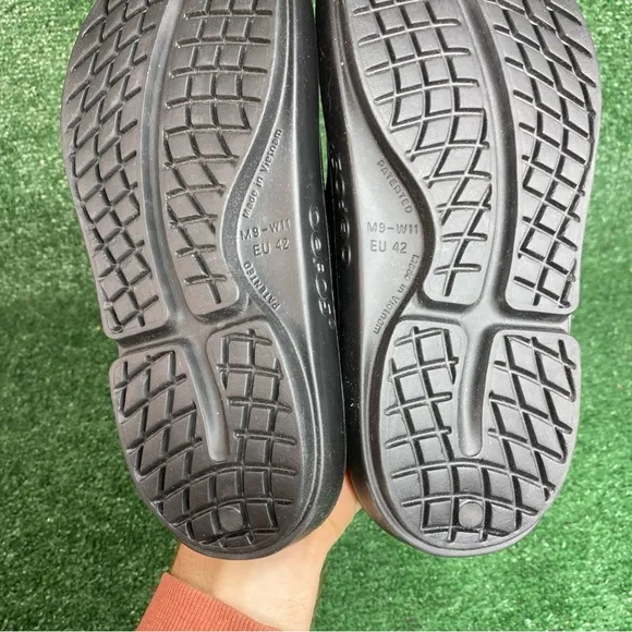 Oofos Ooahh Recovery Mens 9 / Womens 11 Black Slide Comfort Sandal Shoes - NEW