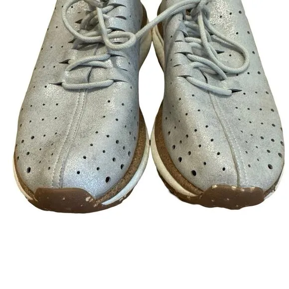 OTBT Women's Light Comfortable Alstead Walking Shoes 6.5 silver comfy