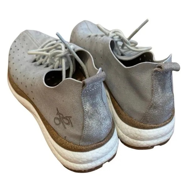 OTBT Women's Light Comfortable Alstead Walking Shoes 6.5 silver comfy