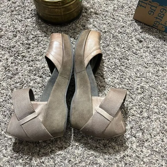 OTBT Womens Wander Out Leather Mary Jane Wedge Clogs Shoes 6.5 M Zinc Tan New