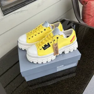 Palladium Revolt Lo Tx  Chunky Sneakers, Aurora Yellow, Size EU 42 or US 10, NIB