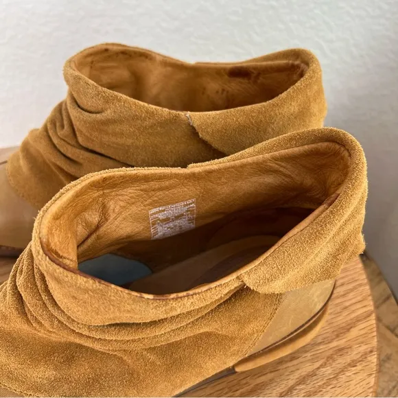 Patagonia Addie Ruffle Artisans Gold Suede Leather Slouchy Boots Womens 10.5