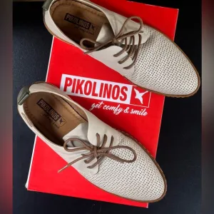 Pikolinos Women’s Cream Leather Shoes