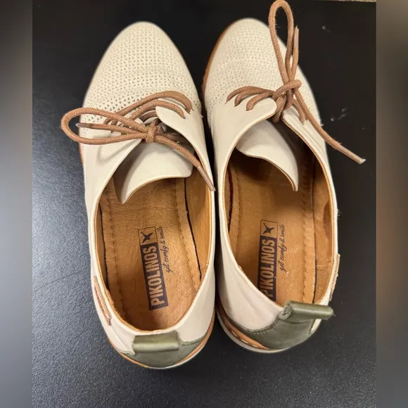 Pikolinos Women’s Cream Leather Shoes