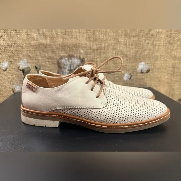 Pikolinos Women’s Cream Leather Shoes