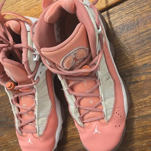 Pink and White High-Top Sneakers with Lace-Up Design jordan 6
