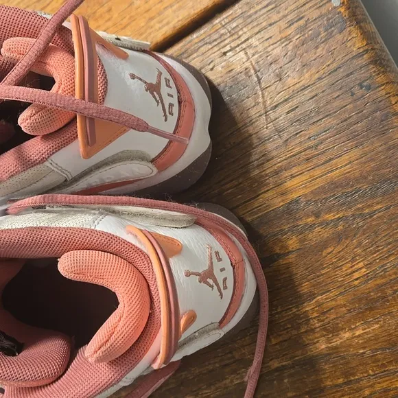 Pink and White High-Top Sneakers with Lace-Up Design jordan 6