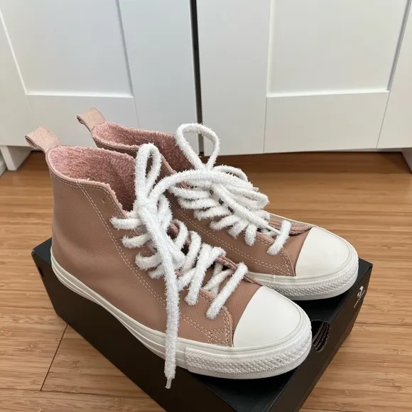 Pink High-Top Sneakers with White Laces Converse, size us 9, women, real leather