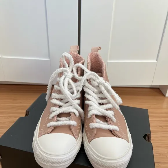 Pink High-Top Sneakers with White Laces Converse, size us 9, women, real leather