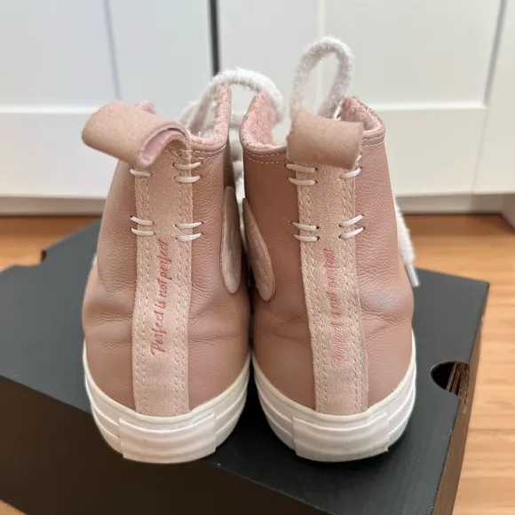 Pink High-Top Sneakers with White Laces Converse, size us 9, women, real leather