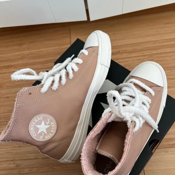 Pink High-Top Sneakers with White Laces Converse, size us 9, women, real leather