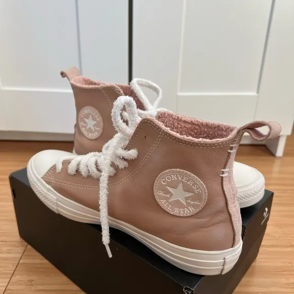 Pink High-Top Sneakers with White Laces Converse, size us 9, women, real leather