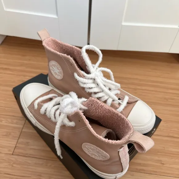 Pink High-Top Sneakers with White Laces Converse, size us 9, women, real leather