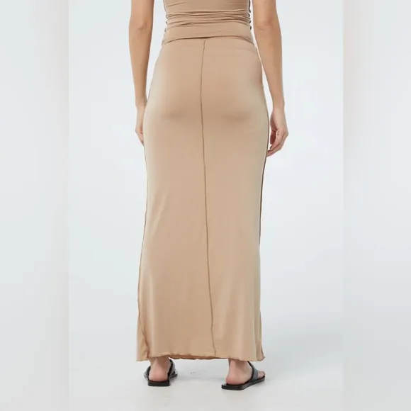 Preowned line by k vana skirt beige size small