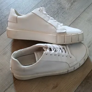 Primury Dyo Leather Sneakers. Unisex. Size 42