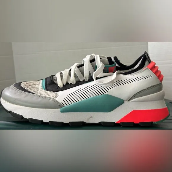 Puma White and Black Sneakers Retro-Inspired Design