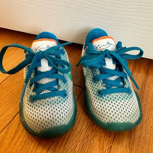 RARE KOBE BRYANT NIKE TODDLER SNEAKERS