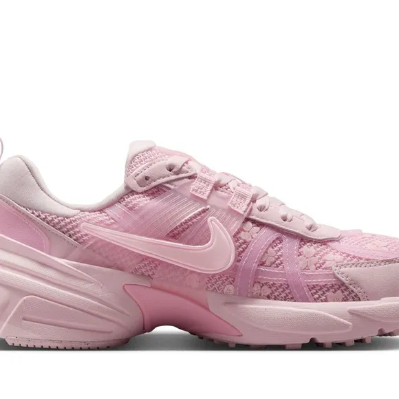*Rare* Nike Pink Sneakers with Breathable Mesh and Chunky Midsole