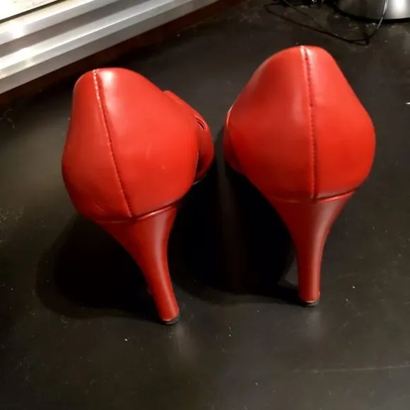 Red Fleece Leather Pump by BROOKS BROTHERS