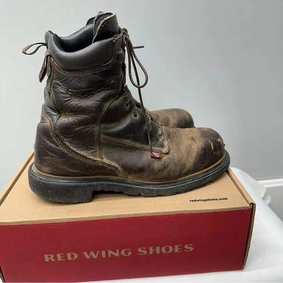 Red Wing 4200 Dynaforce work boots 8-inch waterproof steel toe. Men’s 9.