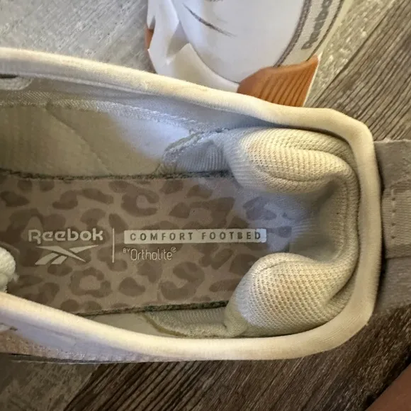 Reebok ortholite cushion comfort footed white chunky sneakers women’s US 8