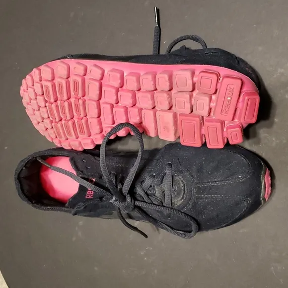 Reebok Sueded Black Hot Pink running walking shoes size 7 5 women