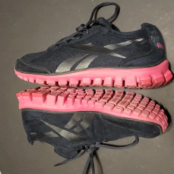 Reebok Sueded Black Hot Pink running walking shoes size 7 5 women
