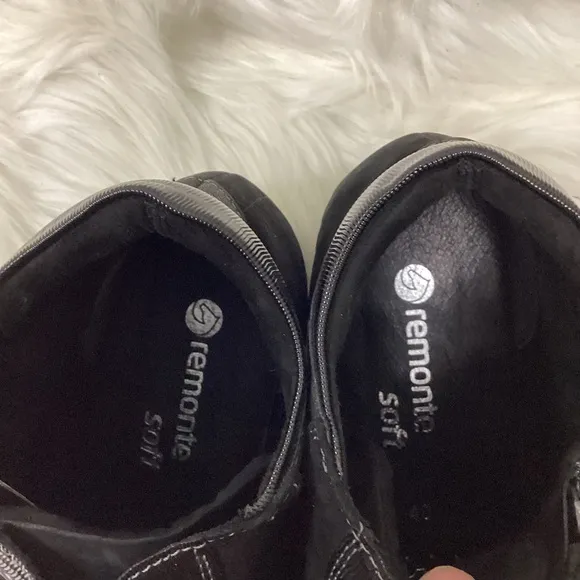 Remonte Kaja High-Top Sneakers - Black - Zip Closure - Size 8 1/2 - New In Box