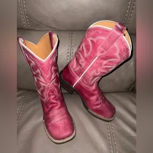 Roper girl’s mauve, embroidered cowboy boots, size 2