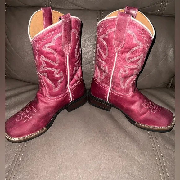 Roper girl’s mauve, embroidered cowboy boots, size 2