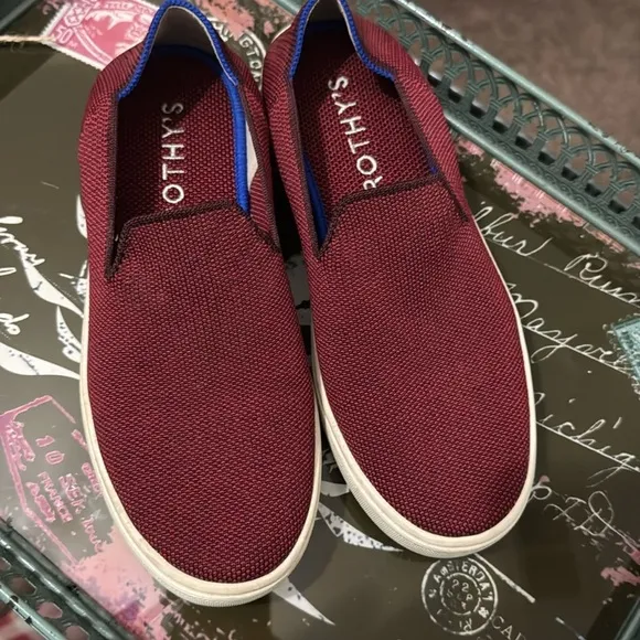 Rothy's maroon Slip On Sneakers Knit Comfort size 6 A00159