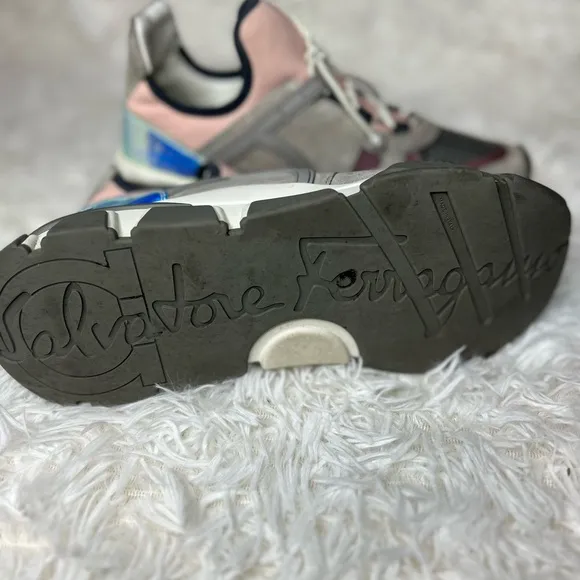 Salvatore Ferragamo Cimbra Sneaker - Women's Grey and Pink size 9