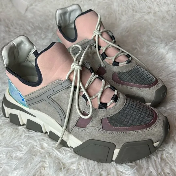 Salvatore Ferragamo Cimbra Sneaker - Women's Grey and Pink size 9