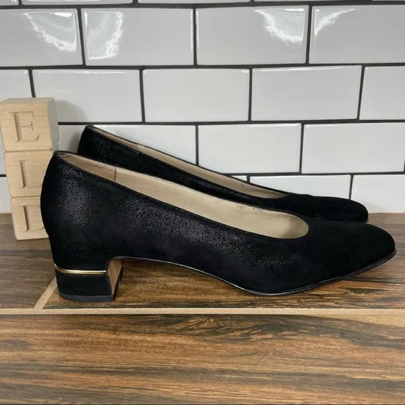 Salvatore Ferragamo Cinzia Pumps Black Shimmer Suede Womens Size 7.5 4A (AAAA)