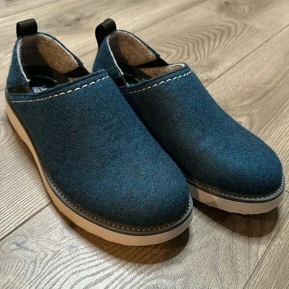 Samuel Hubbard Spring Back Royal Blue Felted Fleece Slip On Shoes Size 9