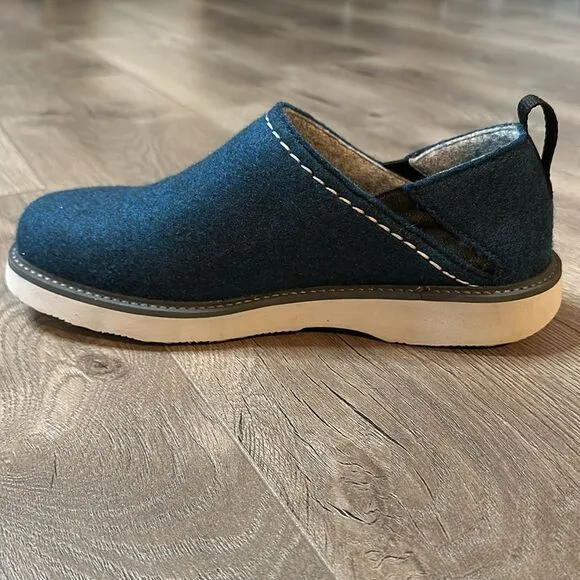 Samuel Hubbard Spring Back Royal Blue Felted Fleece Slip On Shoes Size 9