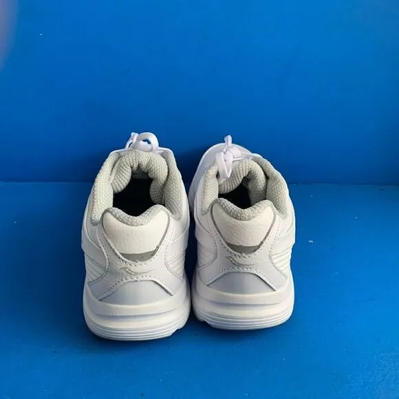 Saucony Omni S50204-1  Size 10 White Walking shoes brand new