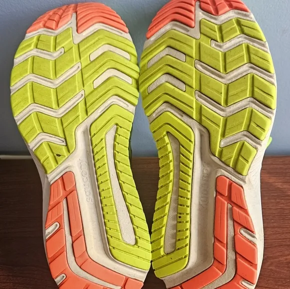 Saucony Women's Green Running Shoes Size 11 Euc