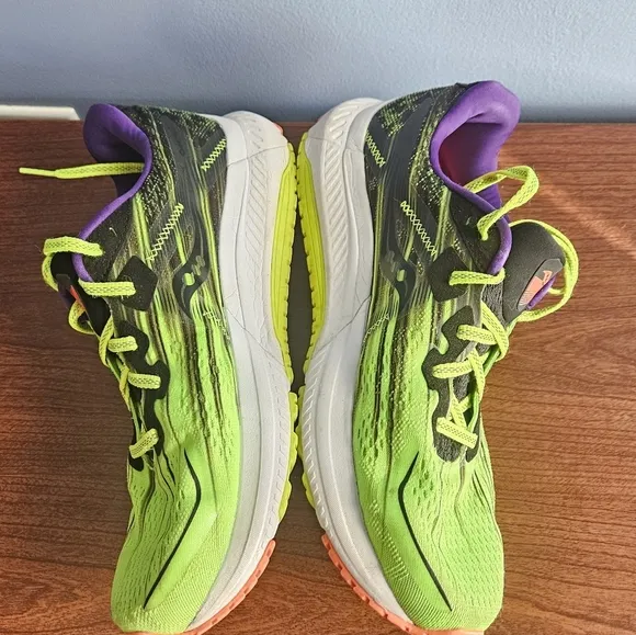 Saucony Women's Green Running Shoes Size 11 Euc