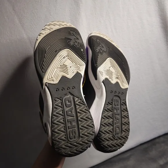 Shaq Bsketball ShoesPurple and Black Performance Sneakers with Chunky Silhouette