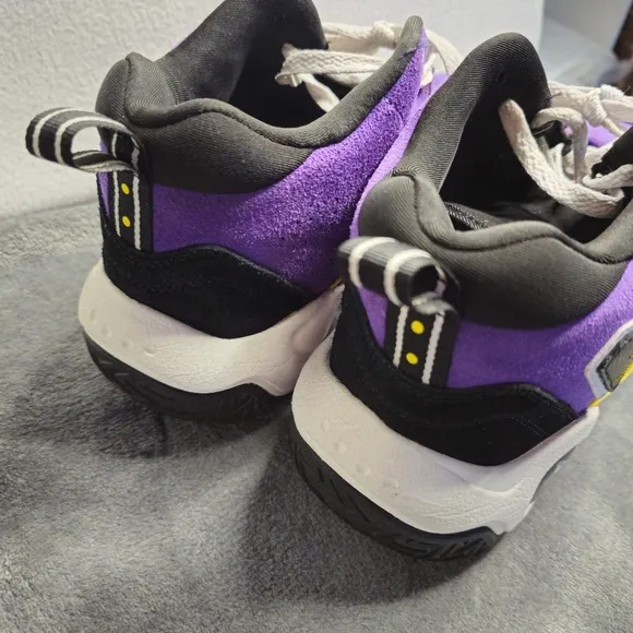 Shaq Bsketball ShoesPurple and Black Performance Sneakers with Chunky Silhouette