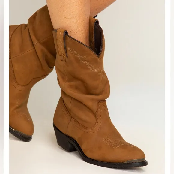 SHYANNE WOMEN'S BROWN SLOUCH WESTERN BOOTS - MEDIUM TOE SZ 7.5