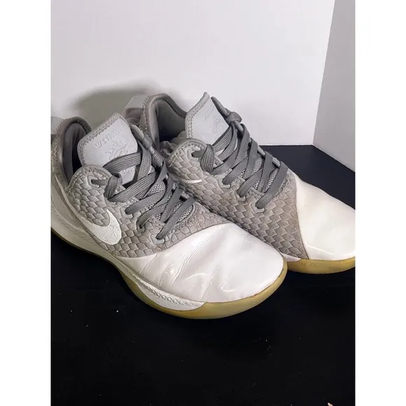 Size 9.5 - Nike LeBron Witness 3 White Chrome