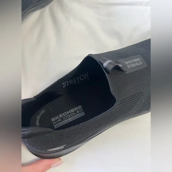 Skechers | Men's SZ 9 | Go Walk Air Cooled Black Comfort Slip-On Shoes | New